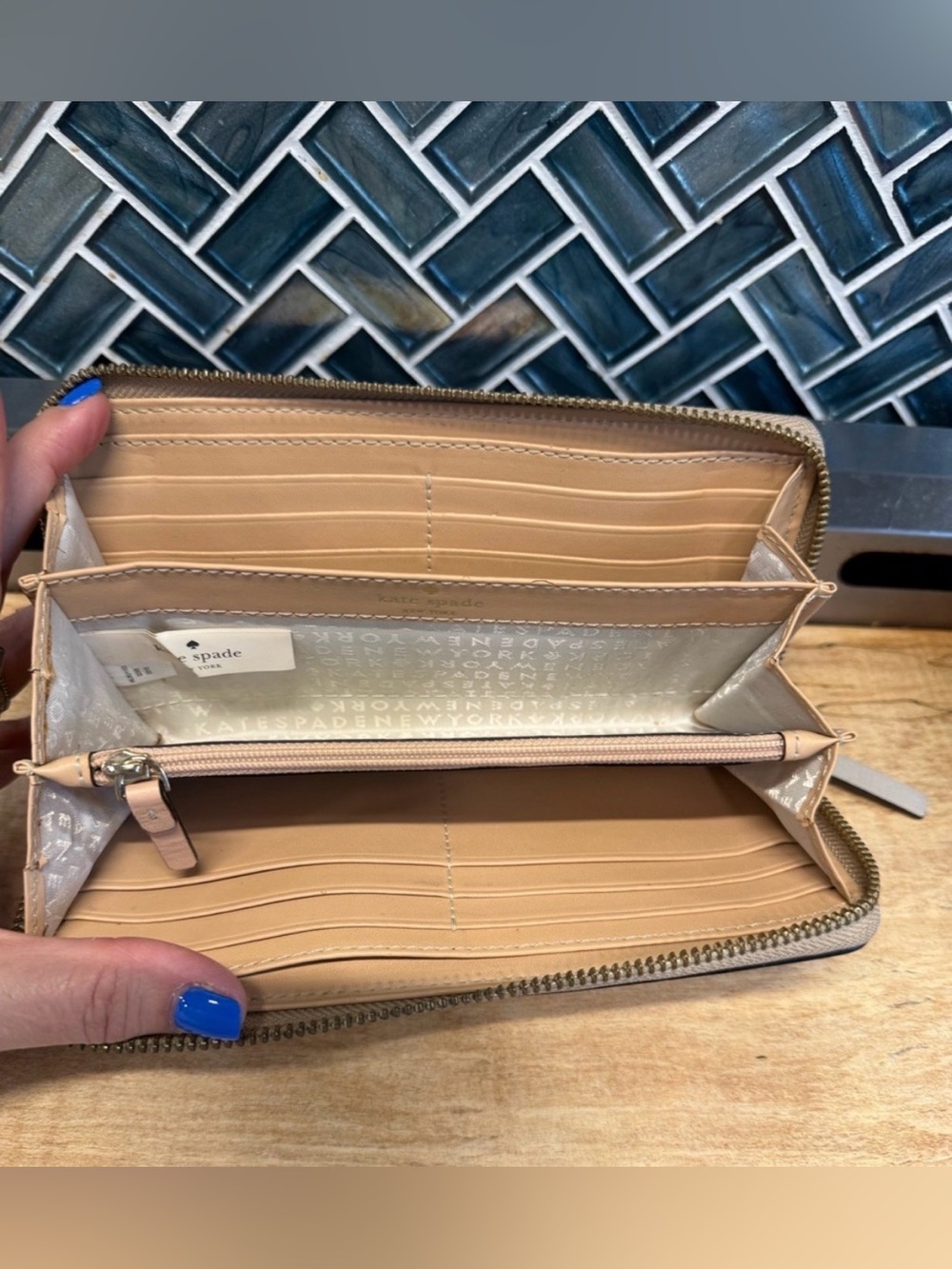 kate spade Wellesley Neda Zip-around Wallet - Picture 4 of 10